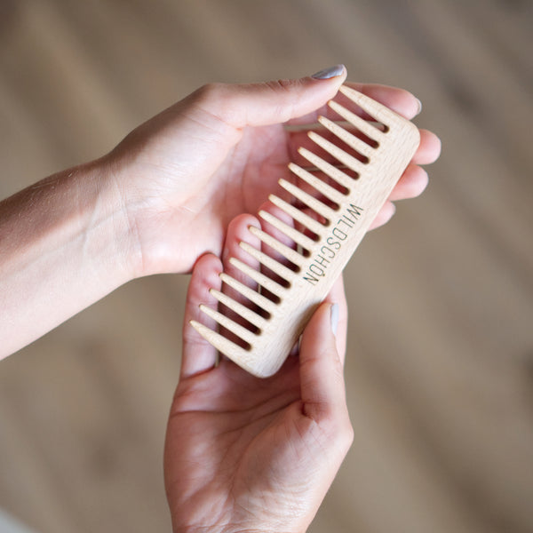 Hairdressing comb made of oiled beech wood